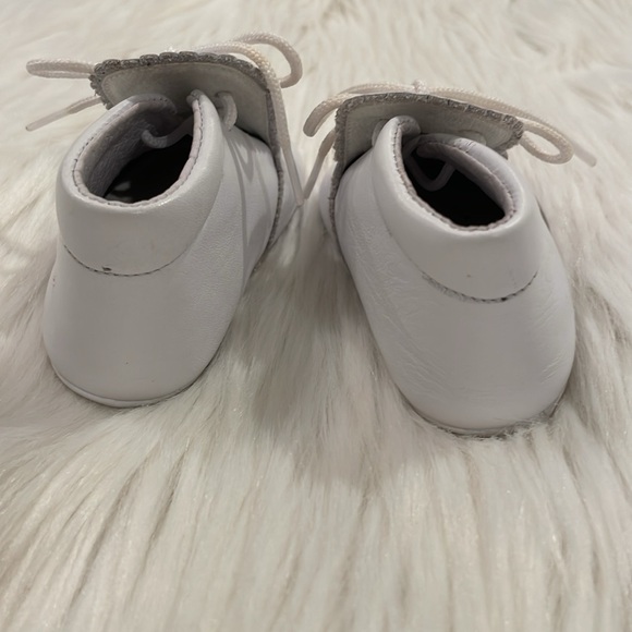 Carriage Boutique White Leather Soft Sole Baby Shoes - Picture 4 of 7